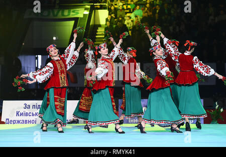 Kiew, Ukraine - April 01, 2017: Leistung der ukrainischen Tanz Ensemble an Stella Zakharova Turnen Ukraine International Cup. Traditionelle Bühne Tanz. Ethnischer Tanz. Stockfoto