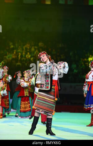 Kiew, Ukraine - April 01, 2017: Leistung der ukrainischen Tanz Ensemble an Stella Zakharova Turnen Ukraine International Cup. Traditionelle Bühne Tanz. Ethnischer Tanz. Stockfoto