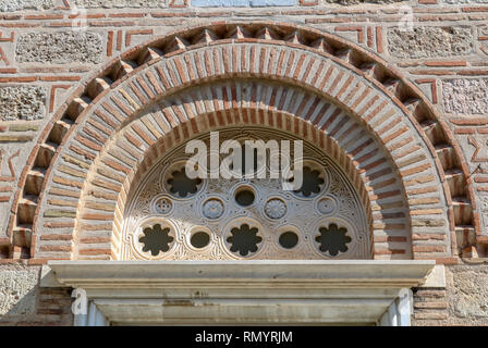 Bogen über dem Eingang der Kirche, zur antiken Agora, Athen, Griechenland Stockfoto