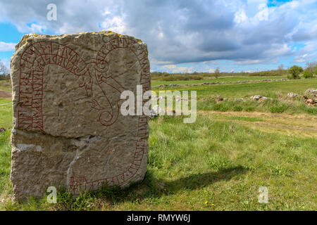 Rune Stein in der Sonne auf Oland, Schweden Stockfoto