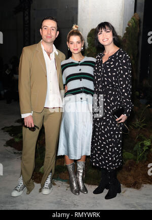 (Nach rechts) Nick Grimshaw, Pixie Geldof und Daisy Lowe an der vorderen Zylinderreihe während der Alexa Chung Herbst/Winter 2019 London Fashion Week zeigen bei Universal Music, Kings Cross, London. Stockfoto