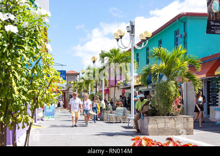 Heritage Quay Open-Air-Einkaufszentrum, St. John's, Antigua, Antigua und Barbuda, Kleine Antillen, Karibik Stockfoto