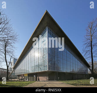 Äußere des Design Museum, Kensington High Street, London. Von der berühmten Commonwealth Institut Gebäude umgewandelt. Stockfoto