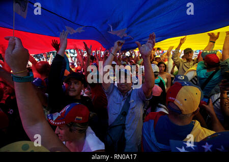 Caracas, Venezuela. 02 Feb, 2019. Hunderte protestieren die "illegitimität" von Nicolas Maduro Regierung in Caracas, Venezuela zu denunzieren. Präsident o Stockfoto