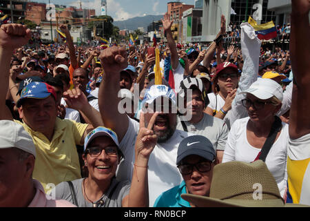 Caracas, Venezuela. 02 Feb, 2019. Hunderte protestieren die "illegitimität" von Nicolas Maduro Regierung in Caracas, Venezuela zu denunzieren. Präsident o Stockfoto