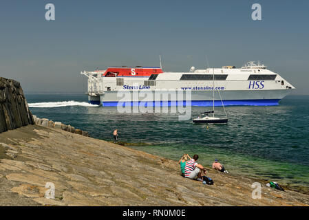 HSS Stenaline Fähre Stena Explorer verlassen Dun Laoghaire Hafen für Holyhead. Stockfoto