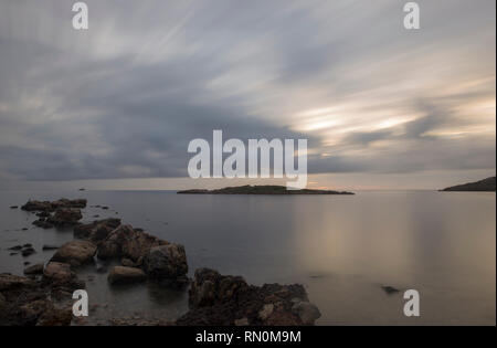 Cala de Sa Sal Rossa in Ibiza bei Sonnenaufgang, Spanien Stockfoto