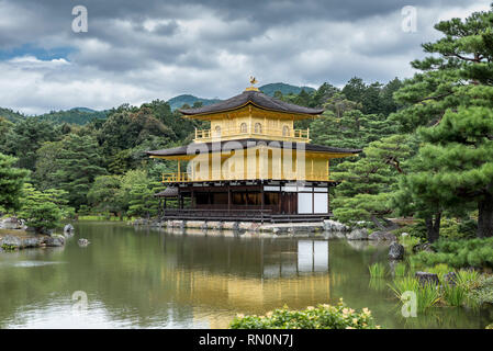 Der Goldene Pavillon, in Kyoto, Japan. Der Tempel ist traditionell als Kinkaku-ji, oder Rokuon-ji bekannt Stockfoto