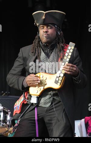 Roy Wooten, besser bekannt unter seinem Künstlernamen bekannt, Zukunft der Mensch ist dargestellt auf der Bühne mit Bela Fleck & Flecktones. Stockfoto