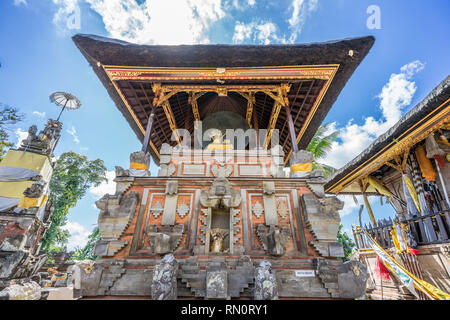 Pura Penataran Sasih, riesige Bronze als der Mond von Pejeng (Ratu Sasih) der größte aus einem Stück gegossene Trommel in der ganzen Welt bekannt. In Tampaksiri entfernt Stockfoto