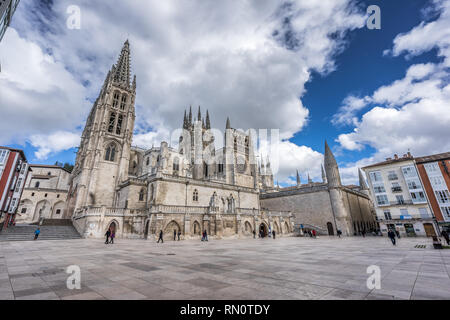 Burgos, 24. März 2017. Blick auf die Plaza del Rey San Fernando Platz und die Kathedrale der Heiligen Maria von Burgos (Santa Maria de Burgos). Als UNESCO-Er Stockfoto