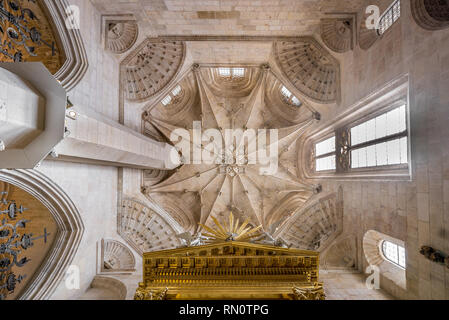 Burgos, Spanien - 24. März 2017. Kapelle der Präsentation (Capilla de la presentacion) in der Kathedrale von Burgos. Von Juan de Matienzo im spätgotischen gebaut Stockfoto