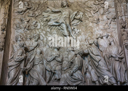 Burgos, Spanien - 24. März 2017. (Trascoro Retrochoir oder retroquire) bas-relief an der Kathedrale der Heiligen Maria von Burgos (Santa Maria de Burgos) Stockfoto