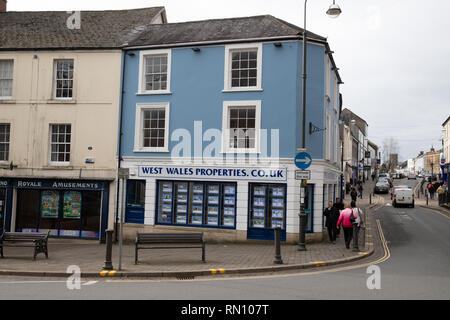 Immobilien Agentur auf der Ecke von lammas Street in Carmarthen. Verkauf von kleinen Betrieben und ländliche Eigenschaften, die die Menschen South West Wales. Stockfoto