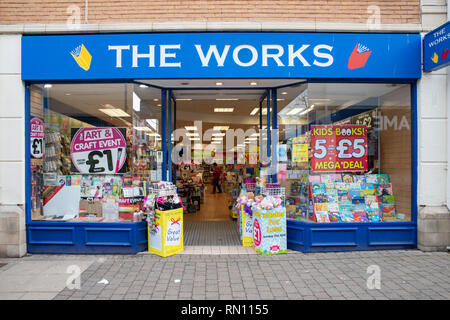 Die Werke, Papeterie in Merlin's Walk, Carmarthen, South Wales, Bücher verkaufen, tyos, Kunst und Handwerk gut für Kinder und Erwachsene Stockfoto