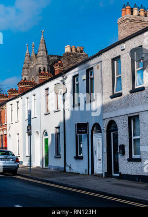 Kildare Street, Stoneybatter, innere Dublin, Irland, ehemaligen Viehmarkt mit Kirche der Heiligen Familie für den Hintergrund. Stockfoto