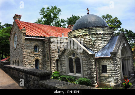 St. Elisabeth der Katholischen Kirche in Eureka Springs, Arkansas ist ein historisches Wahrzeichen. Stockfoto