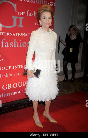 *** Foto ** Lee Radziwill, jüngere Schwester von Jackie Kennedy Onassis, hat ist im Alter von 85 Lee Radziwill im Fashion Group International 28. jährlichen Nacht der Sterne bei Cipriani Wall Street am 27. Oktober 2011 in New York City Credit: Dennis Van Tine/MediaPunch Stockfoto