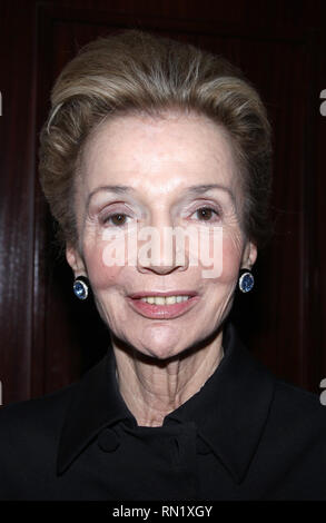 *** Foto ** Lee Radziwill, jüngere Schwester von Jackie Kennedy Onassis, hat ist im Alter von 85 Lee Radziwill während der 'Eine Nacht mit Joan' nach Leistung Rezeption Feinstein's im Loews Regency Ballroom des Regency Hotel in New York City. Quelle: Walter McBride/MediaPunch Stockfoto