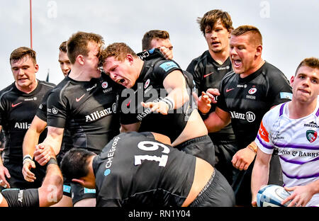 London, Großbritannien. 16. Februar 2019. Feiern Sarazenen Sarazenen Tom Woolstencroft versuchen Sie, während der Aviva Premiership Übereinstimmung zwischen Sarazenen und Leicester Tigers in der Allianz Park, London, England am 16. Februar 2019. Foto von Phil Hutchinson. Nur die redaktionelle Nutzung, eine Lizenz für die gewerbliche Nutzung erforderlich. Keine Verwendung in Wetten, Spiele oder einer einzelnen Verein/Liga/player Publikationen. Credit: UK Sport Pics Ltd/Alamy leben Nachrichten Stockfoto