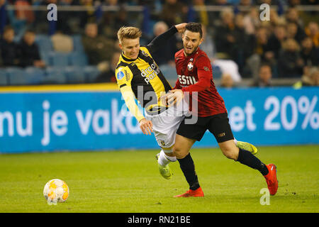 Arnheim, 16-02-2019, Stadion Gelredome, Saison 2018 / 2019, der niederländischen Eredivisie, Vitesse Spieler Martin Odegaard und Willem II Spieler Pol Llonch während dem Spiel Vitesse - Willem II Stockfoto