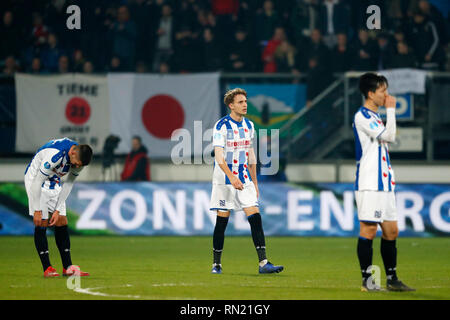 HEERENVEEN, 16-02-2019, Abe Lenstra Stadion, Saison 2018 / 2019, der niederländischen Eredivisie, Heerenveen Spieler Daniel Hoegh und Yuki Kobayashi nach Ende equalizer von PSV während des Spiels SC Heerenveen - PSV 2-2. Stockfoto