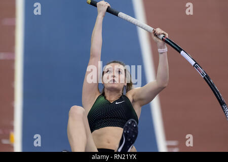 Birmingham, Großbritannien. 16. Februar 2019. Alysha Newman von Kanada in Women's Polo Vault Final während Muller Indoor Grand Prix in Birmingham 2019 im Arena Birmingham am Samstag, den 16. Februar 2019. BIRMINGHAM, ENGLAND. (Nur redaktionelle Nutzung, eine Lizenz für die gewerbliche Nutzung erforderlich. Keine Verwendung in Wetten, Spiele oder einer einzelnen Verein/Liga/player Publikationen.) Credit: Taka G Wu Stockfoto