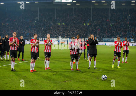 HEERENVEEN, Abe Lenstra Stadion, 16-02-2019, Saison 2018 / 2019, der niederländischen Eredivisie. Ergebnis 2-2 Spieler PSV klicken Sie auf die Fans nach dem Spiel Heerenveen - PSV Stockfoto