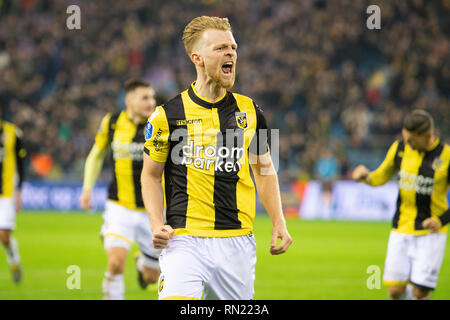 Arnheim, 16-02-2019, Stadion Gelredome, Saison 2018 / 2019, der niederländischen Eredivisie, Vitesse Spieler Max Clark feiert die 3-1 während dem Spiel Vitesse - Willem II Stockfoto