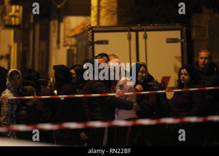 Agguato mortale ein mugnano. Ucciso a Colpi di Pistola un operatore del Mercato ittico di Via Pietro Nenni. 16 Feb, 2019. L'Uomo, Giovanni Pianese, Ã¨ Stato colpito con un Colpo alla Testa ed Ã¨ morto sul Colpo. Cronaca In foto Il Corpo di Giovanni Pianese. Quelle: Fabio Sasso/ZUMA Draht/Alamy leben Nachrichten Stockfoto