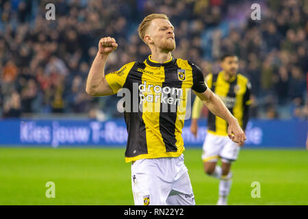Arnheim, 16-02-2019, Stadion Gelredome, Saison 2018 / 2019, der niederländischen Eredivisie, Vitesse Spieler Max Clark feiert die 3-1 während dem Spiel Vitesse - Willem II Stockfoto