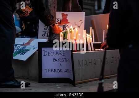 London, UK, 16. Februar, 2019. Der britische Inder in London protestieren gegen terroristische Aktivitäten in Pakistan nach dem Anschlag auf indische CRPF Soldaten bei ihren Konvoi fahren in einem Bus in Pulwama region, Jammu und Kaschmir, Indien. Der Terroranschlag wurde durchgeführt von/durch die behauptete Jaish-e-Mohammad, in Pakistan versteckt. Harishkumar Shah/Alamy leben Nachrichten Stockfoto