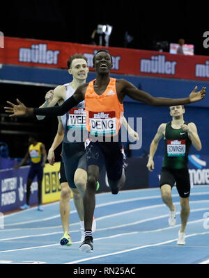 Birmingham, Großbritannien. 16 Feb, 2019. Joseph Deng (vorne) von Australien konkurriert in der Männer 800 m-Finale bei den Muller Indoor Grand Prix in Birmingham, Großbritannien am 13.02.16., 2019. Joseph Deng gewann die erste mit 1 Minute und 47.27 Sekunden. Credit: Han Yan/Xinhua/Alamy leben Nachrichten Stockfoto