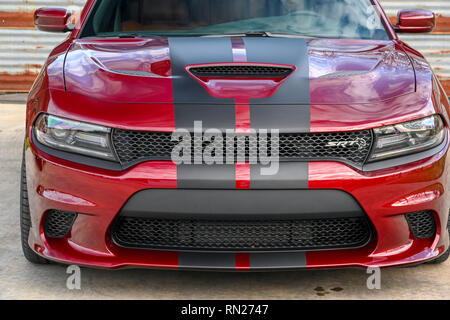 Feb 11, 2019: 2018 Dodge Charger SRT Hellcat 6,2L aufgeladenen HEMI Motor Albert Pena/CSM Stockfoto