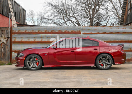 Feb 11, 2019: 2018 Dodge Charger SRT Hellcat 6,2L aufgeladenen HEMI Motor Albert Pena/CSM Stockfoto