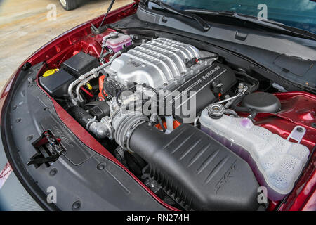 Feb 11, 2019: 2018 Dodge Charger SRT Hellcat 6,2L aufgeladenen HEMI Motor Albert Pena/CSM Stockfoto