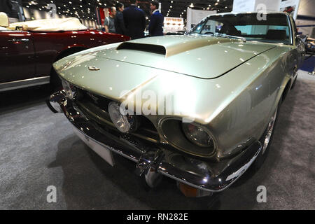 London, Großbritannien. 16. Februar 2019. Ein Aston Martin AMV8 Saloon, die auf der London Classic Car Show, die auf ExCel London, Vereinigtes Königreich. Quelle: Michael Preston/Alamy leben Nachrichten Stockfoto