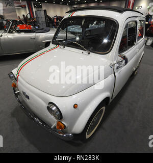 London, Großbritannien. 16. Februar 2019. Ein Fiat 500 Giardiniera auf Anzeige an der London Classic Car Show, die auf ExCel London, Vereinigtes Königreich. Quelle: Michael Preston/Alamy leben Nachrichten Stockfoto