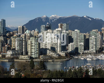 Vancouver, British Columbia, Kanada. 6 Feb, 2019. Von einem hohen Winkel anzeigen ofVancouver Downtown Skyline entlang am Nordufer des False Creek, Vancouver, B.C. am Mittwoch, 6. Februar 2019. Credit: bayne Stanley/ZUMA Draht/Alamy leben Nachrichten Stockfoto