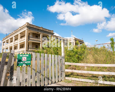 Verlassene alte Krankenhaus in der Landschaft von Puerto Rico. Stockfoto