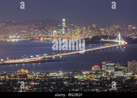 Winter am Abend Blick auf Berkeley und San Francisco Ufergegenden. Stockfoto