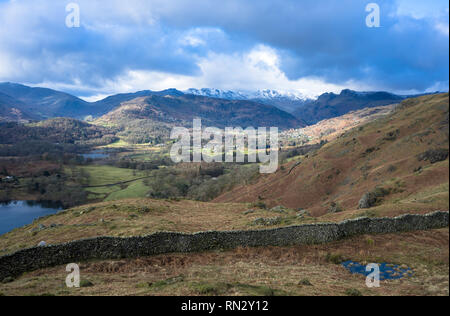 Blick von Loughrigg fiel, Ambleside, Lake District, ENGLAND - Schöne, natürliche Landschaft Stockfoto