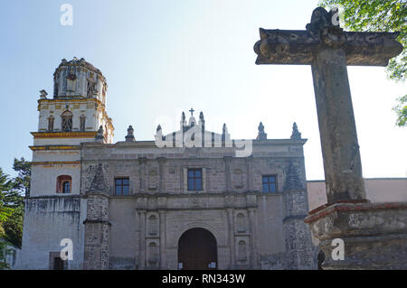 Iglesia de San Juan Bautista, Franziskaner Kirche, in Coyoacan, Mexiko Stadt. Stockfoto