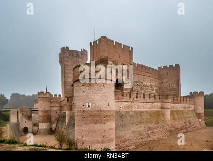 Das Schloss von La Mota (Castillo de La Mota), eine mittelalterliche Festung, die in Medina del Campo, Valladolid, Kastilien - Leon, Spanien befindet. Auf einer Anhöhe gelegen Stockfoto