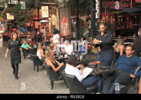 Chile, Santiago, Barrio Bellavista, Patio Bellavista, Bar, Menschen, Stockfoto