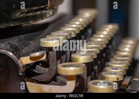 Detail einer historischen staubigen tragbare Schreibmaschine in Deutschland während der zwanziger Jahre des 20. Jahrhunderts. Stockfoto