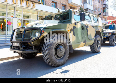 Samara, Russland - 5. Mai 2018: Hohe Mobilität Fahrzeuge GAZ-2330Tigr ist eine Russische 4x4, Mehrzweck, All-terrain Infanterie Mobilität Fahrzeug in der Tarnung Stockfoto