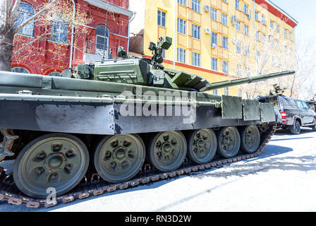 Samara, Russland - Mai 5, 2018: Neue militärische modifizierte russische Armee Kampfpanzer T-72 B3 M in der Farbe grün in der Stadt die Parade vor Stockfoto