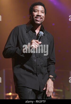 Singer & Songwriter Lionel Richie ist dargestellt auf der Bühne während einer "live"-Konzert aussehen. Stockfoto