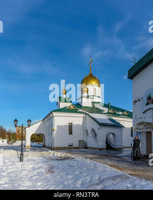 Dreifaltigkeitskirche in Kolpino. Es wurde im Gedenken an die Heilige Dreifaltigkeit, Kathedrale, die in Kolpino aus dem XVIII Jahrhundert errichtet, zerstört Duri Stockfoto